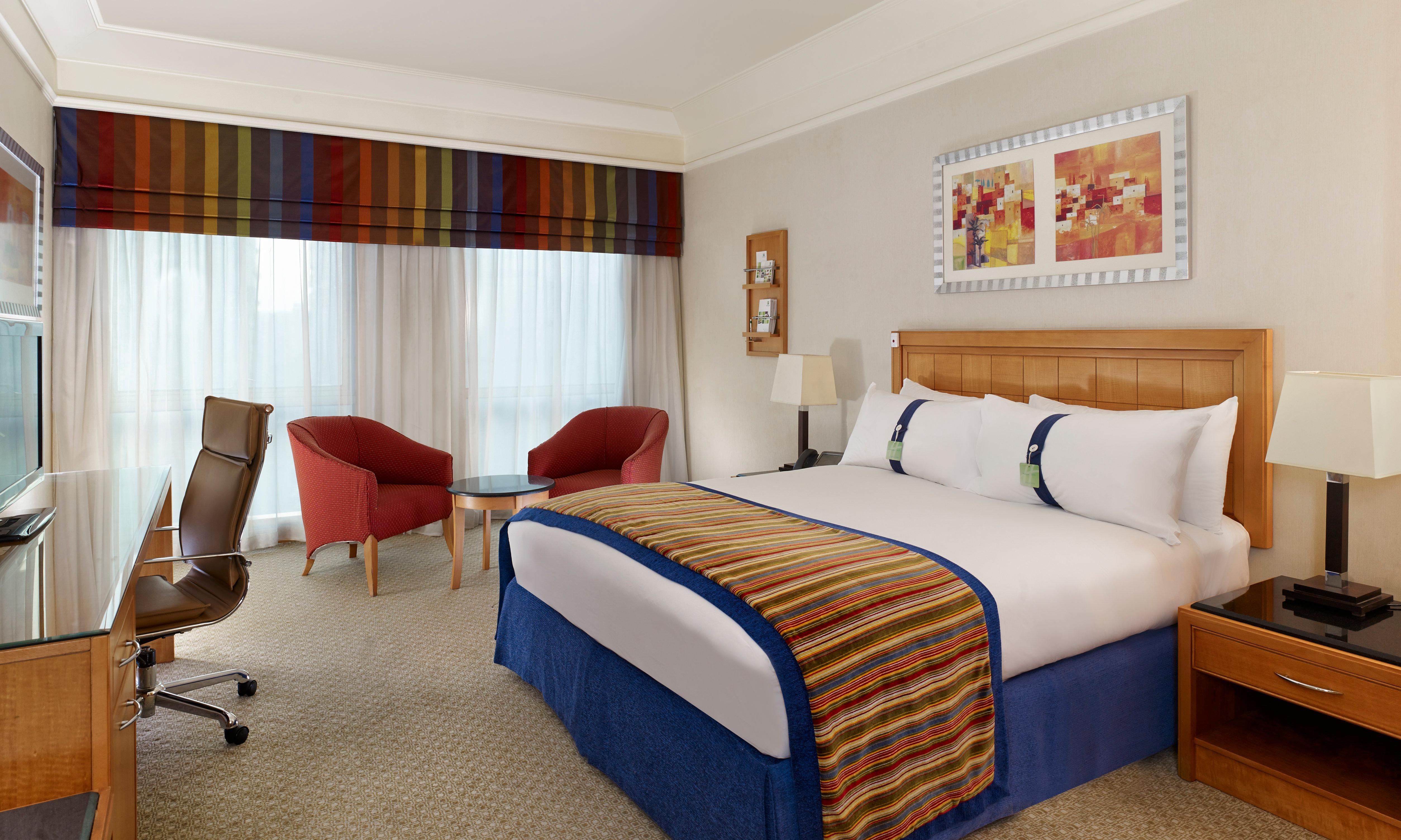 Holiday Inn Citystars By Ihg Cairo Exterior photo A typical room at the Holiday Inn London - Kensington