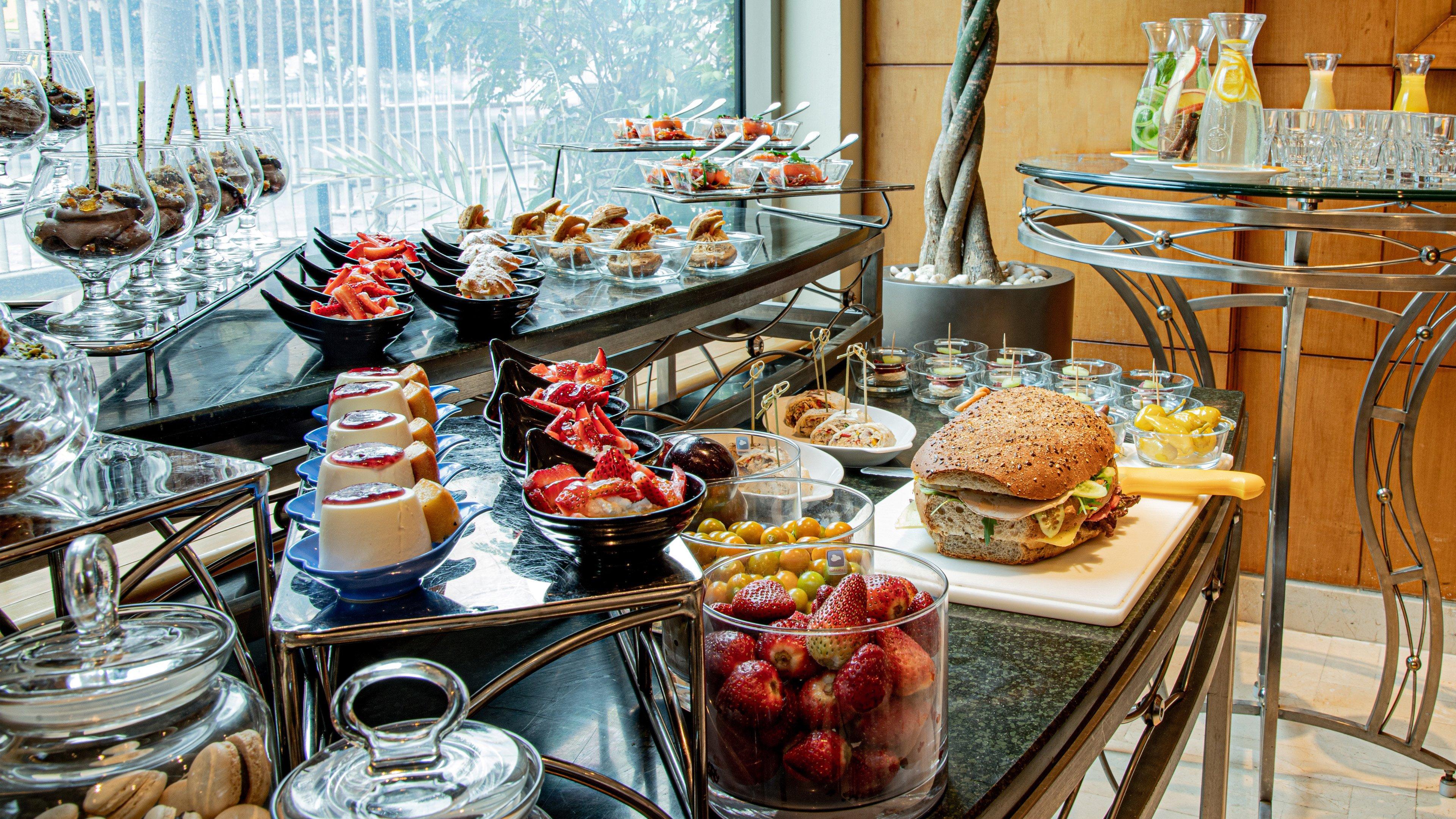 Holiday Inn Citystars By Ihg Cairo Exterior photo A buffet at a hotel